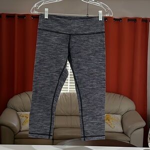 Lululemons Athletica Heathered Black/Gray Wunder Under Cropped Leggings Size 6